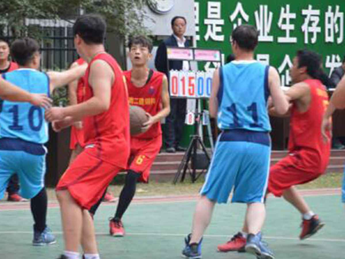 参加泉州殷伟新型材料研发有限公司“奋进杯”男子篮球赛